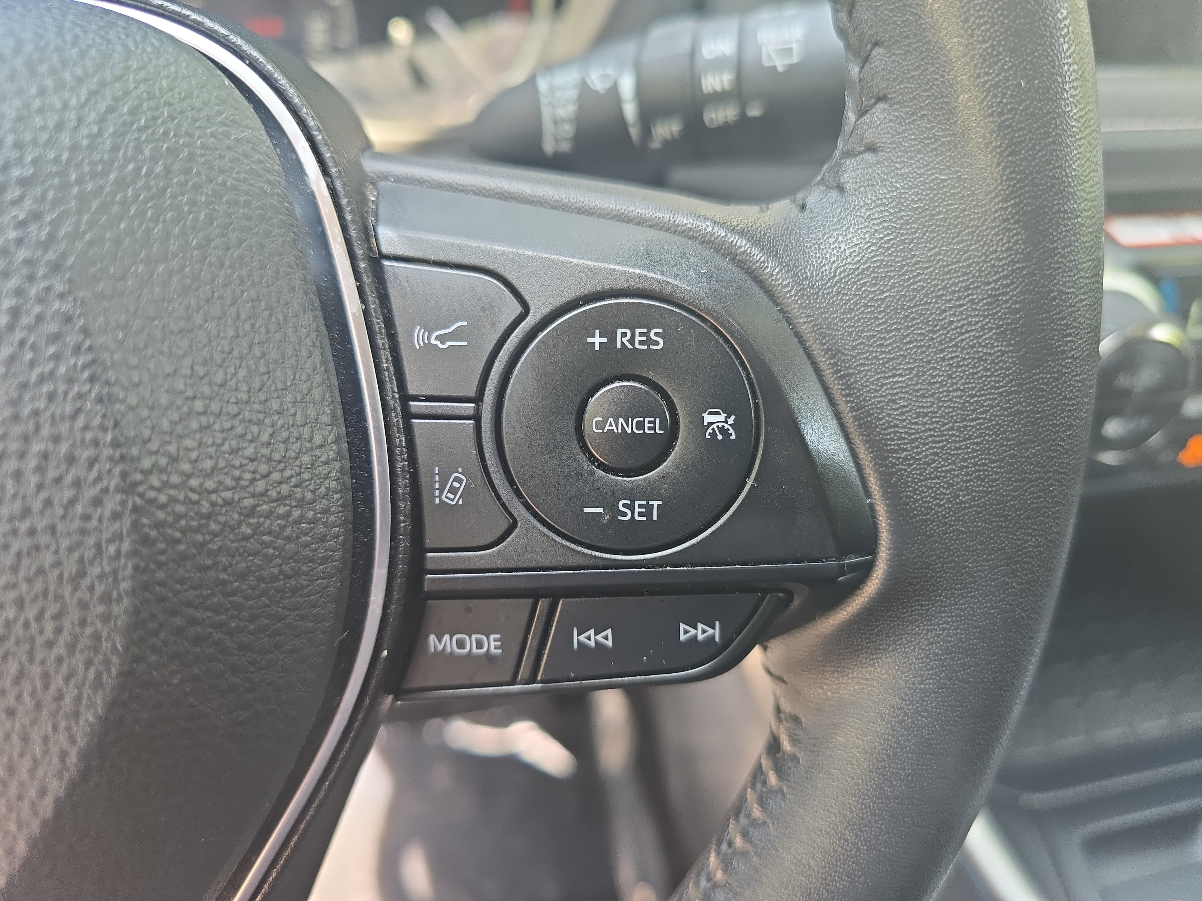 Used 2025 Toyota RAV4 XLE Premium FWD image 19