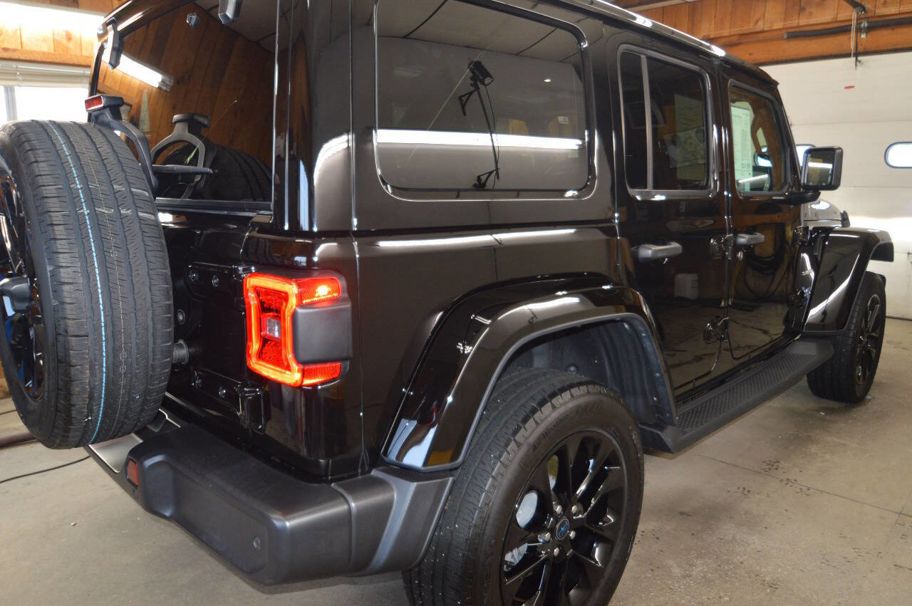 Used 2024 Jeep Wrangler Unlimited Sahara w/ Dual Top Group image 18