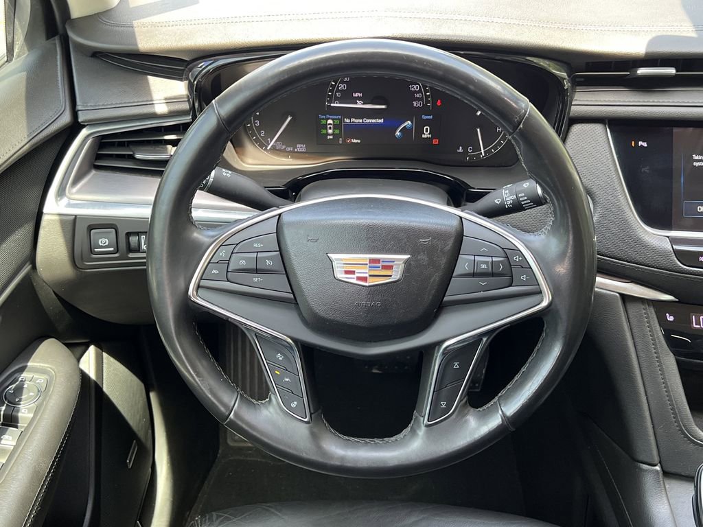 Used 2018 Cadillac XT5 Luxury w/ Driver Awareness Package image 19
