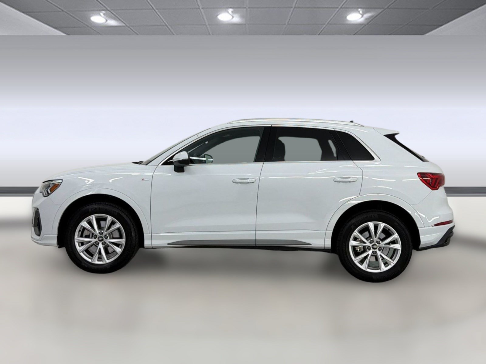 Used 2025 Audi Q3 2.0T Premium w/ Convenience Package AWD/4WD image 2