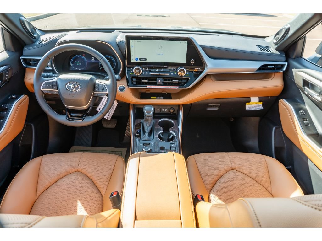 Certified 2026 Toyota Highlander Platinum image 21