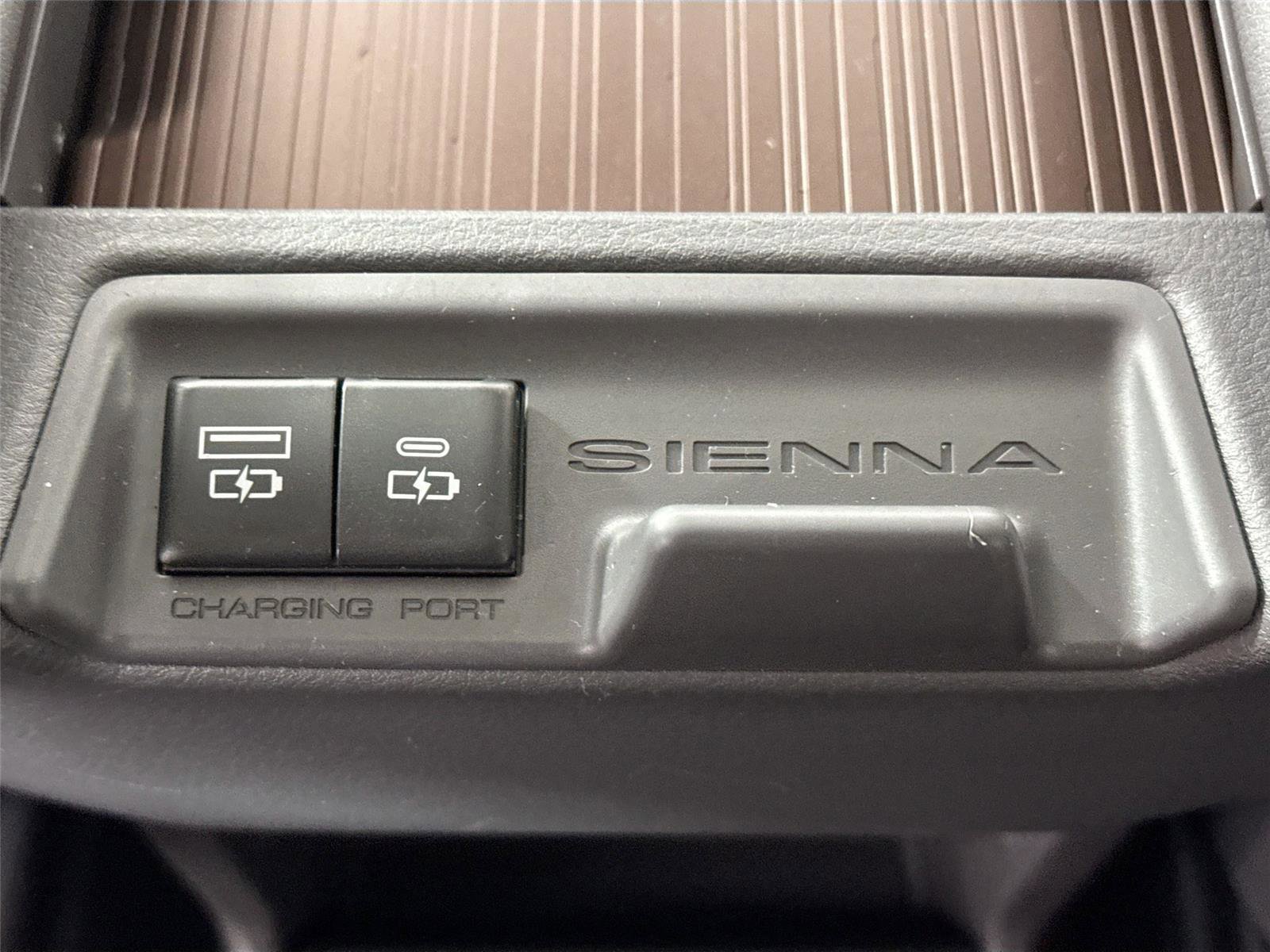 Used 2021 Toyota Sienna LE w/ LE Plus Package image 44