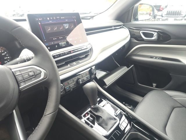 New 2026 Jeep Compass Limited image 24