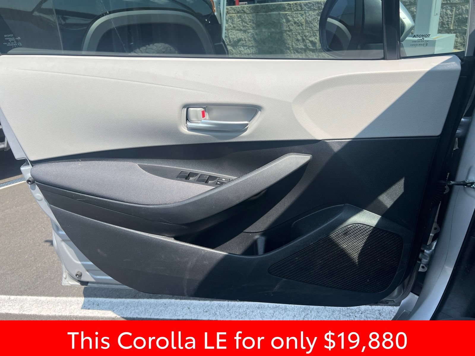 Used 2020 Toyota Corolla LE FWD image 16