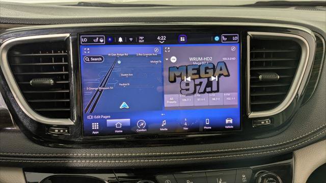 Used 2023 Chrysler Pacifica Limited FWD image 30