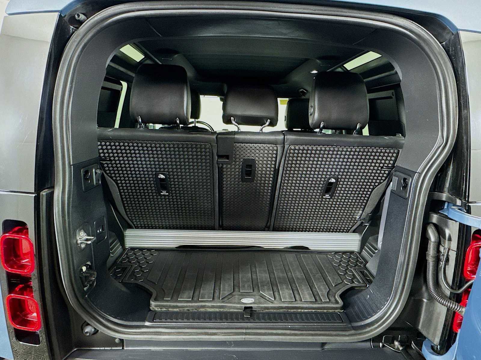 Used 2021 Land Rover Defender 90 X-Dynamic S image 22