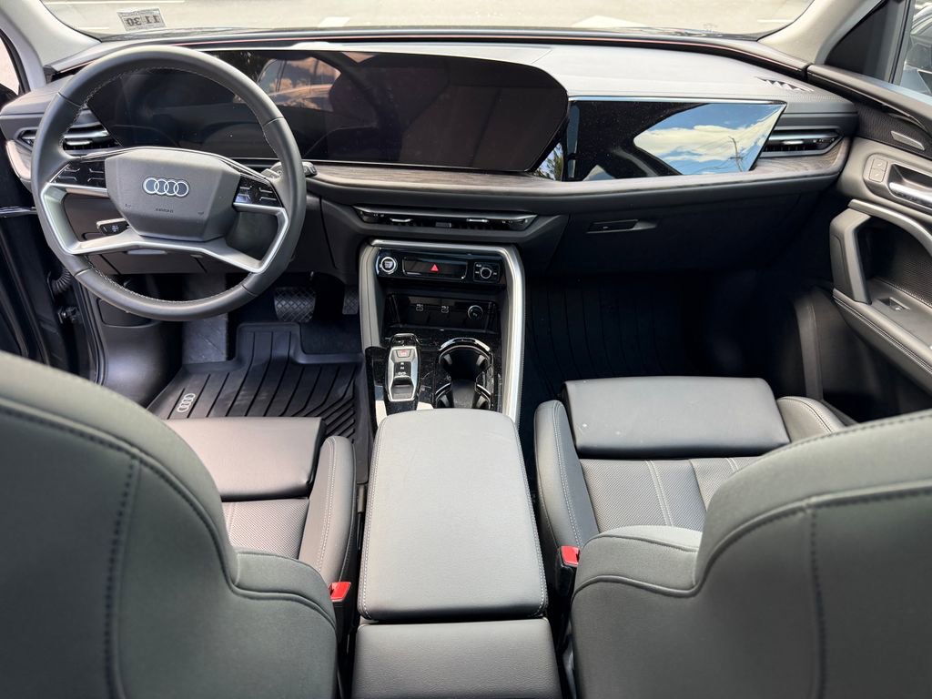 Used 2025 Audi Q5 Premium Plus w/ Premium Plus AWD/4WD image 21