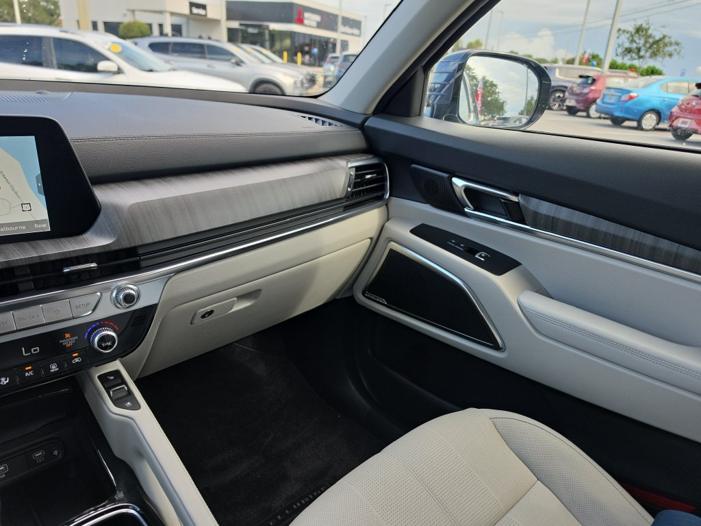 Used 2024 Kia Telluride SX w/ Towing Package FWD image 10
