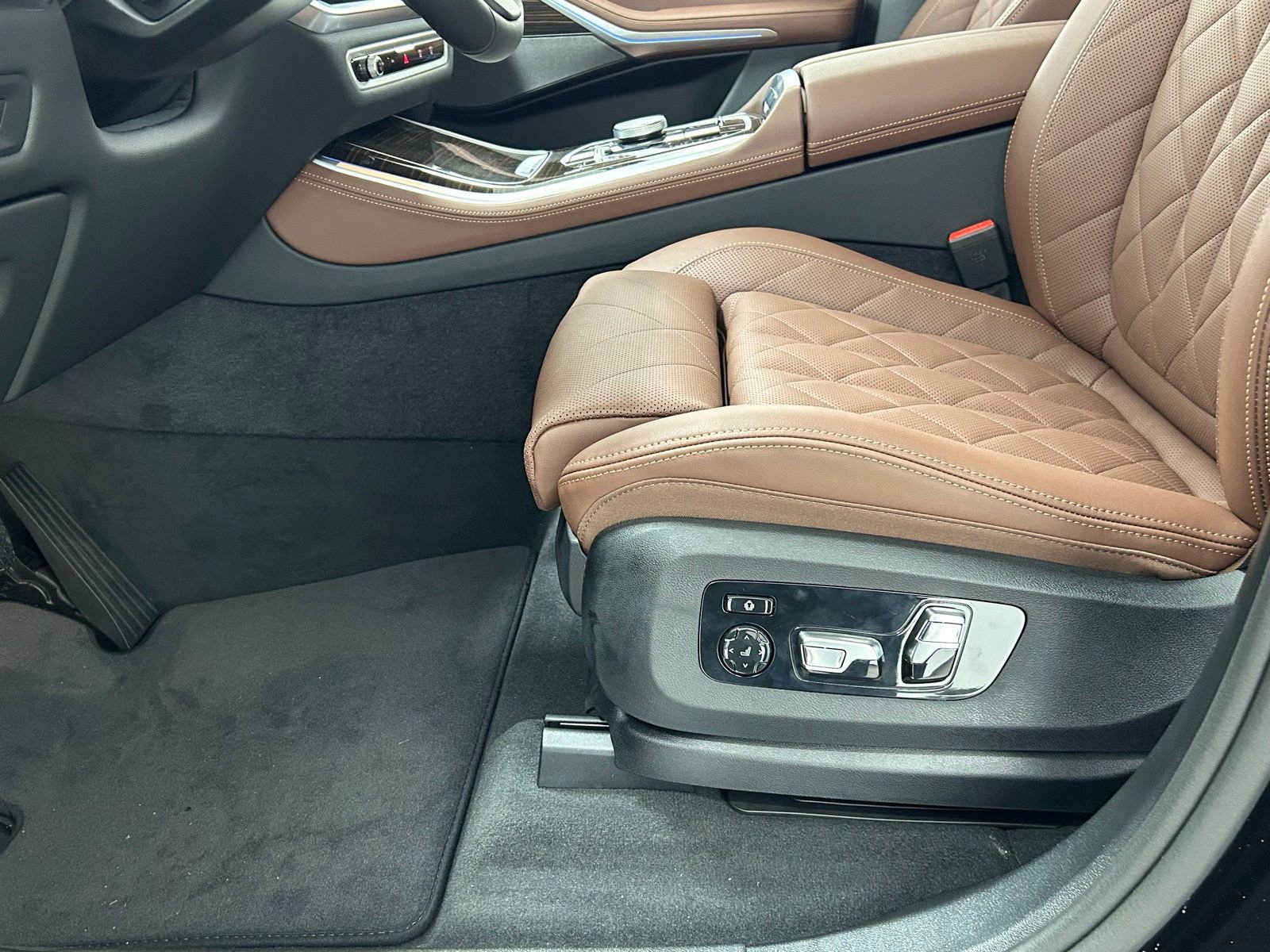 Used 2026 BMW X5 xDrive50e w/ Climate Comfort Package image 32