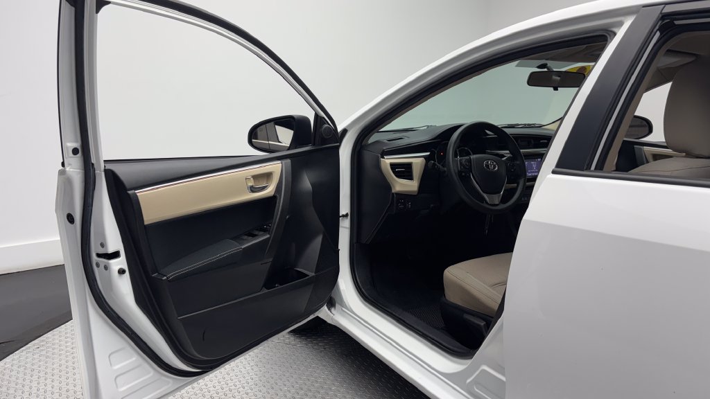 Used 2014 Toyota Corolla LE FWD image 14