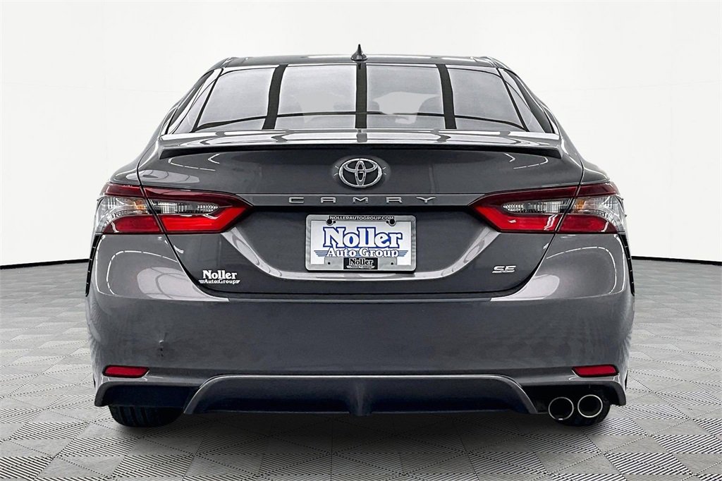 Used 2023 Toyota Camry SE image 4