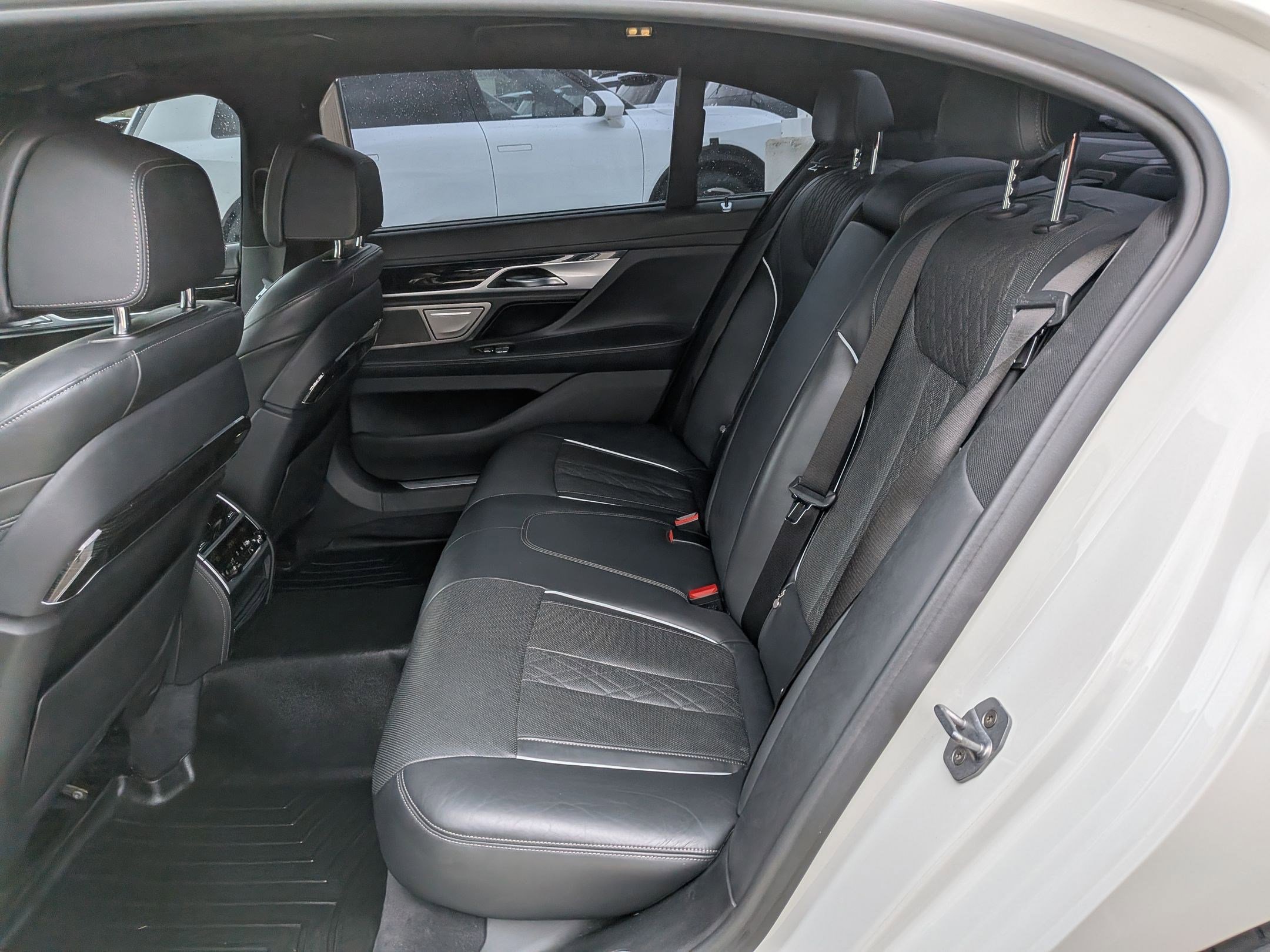 Used 2019 BMW 750i xDrive w/ Executive Package AWD/4WD image 27