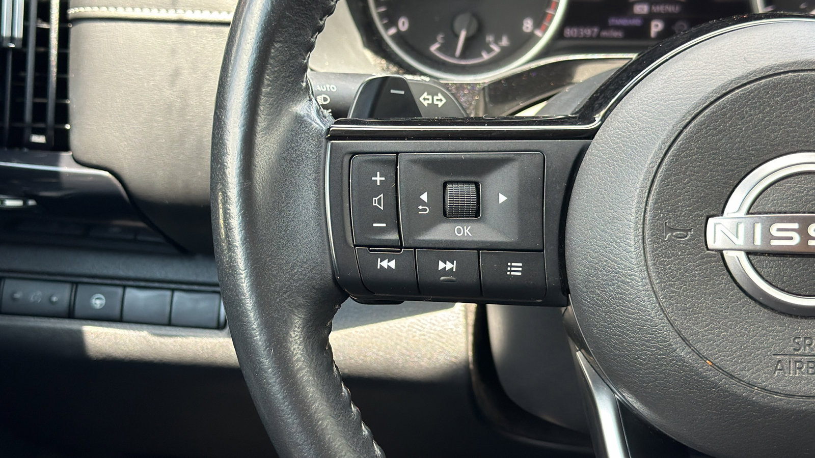 Used 2022 Nissan Pathfinder SV w/ SV Black Package FWD image 23
