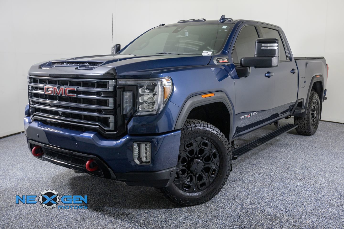Used 2023 GMC Sierra 2500 AT4 w/ AT4 Preferred Package AWD/4WD image 3