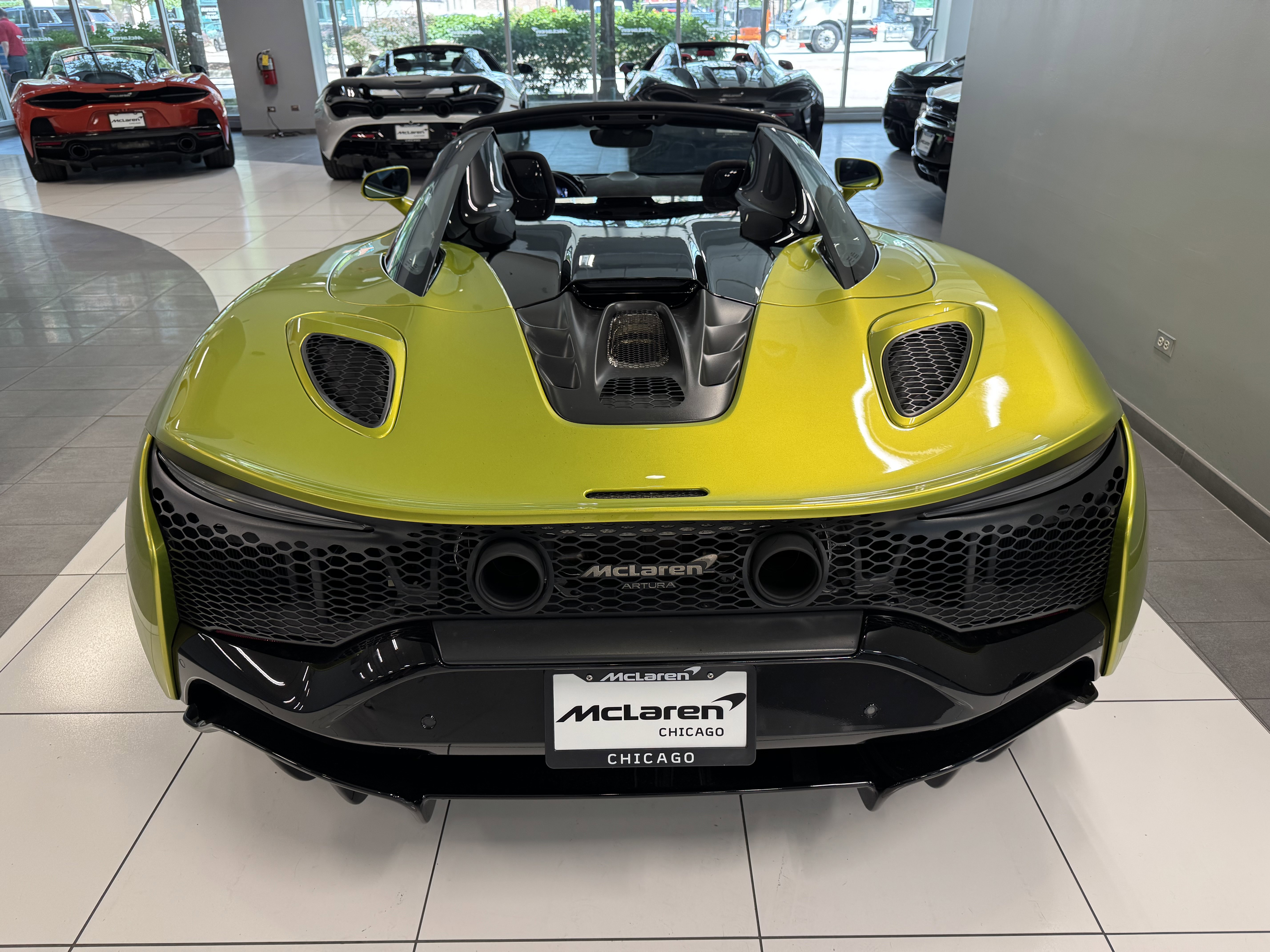 Used 2025 McLaren Artura Spider image 7