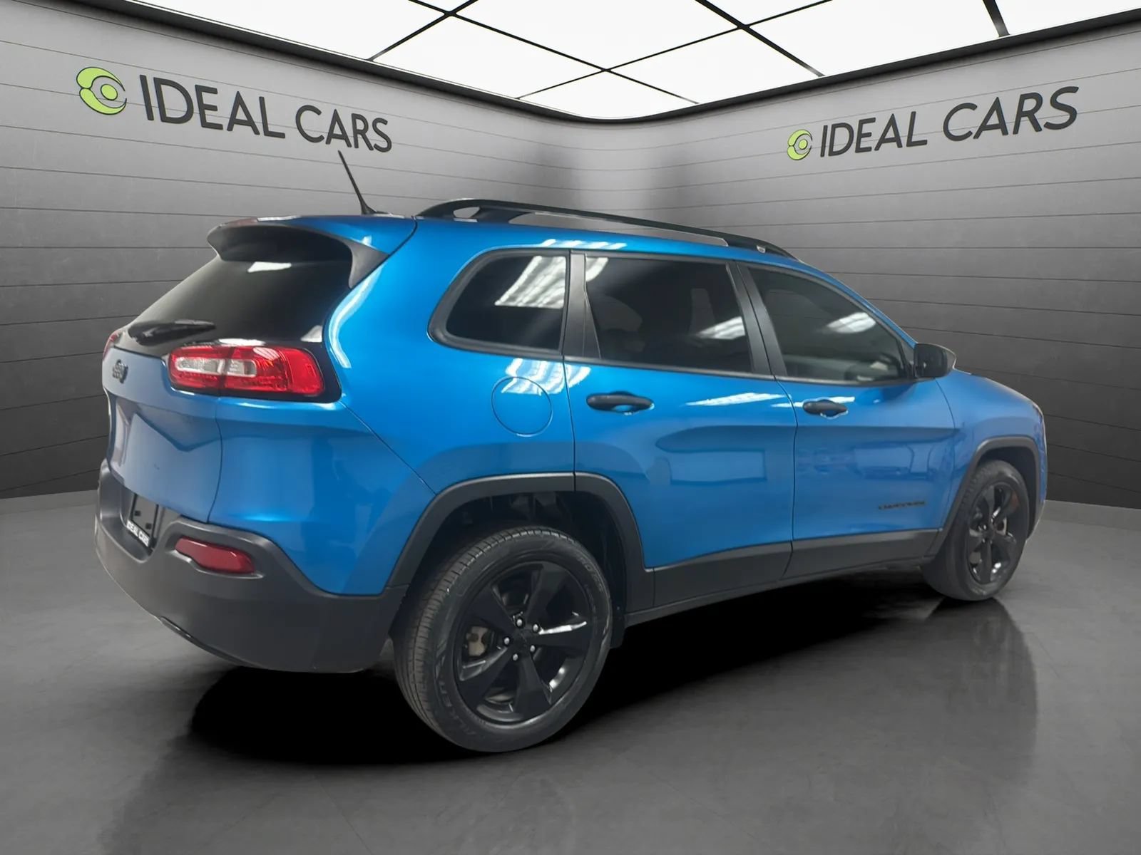 Used 2017 Jeep Cherokee Sport FWD image 5
