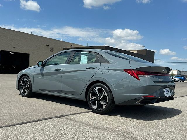 Used 2021 Hyundai Elantra SEL w/ Convenience + Premium Package image 6