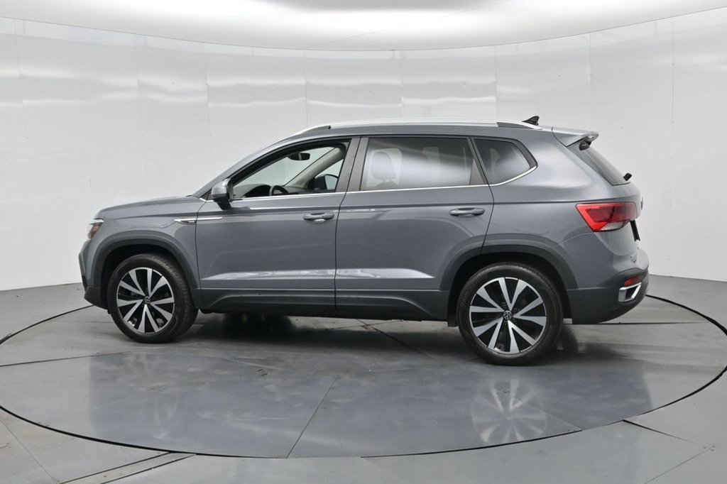 Used 2023 Volkswagen Taos SE w/ Panoramic Sunroof Package AWD/4WD image 28