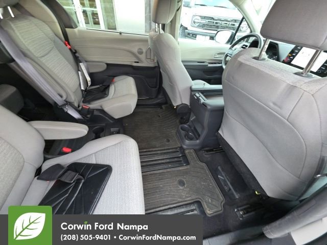 Used 2022 Toyota Sienna LE image 18