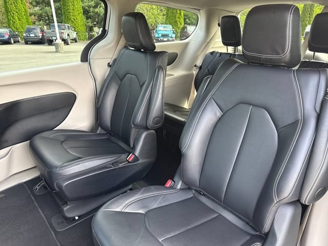 Used 2024 Chrysler Pacifica Limited FWD image 19