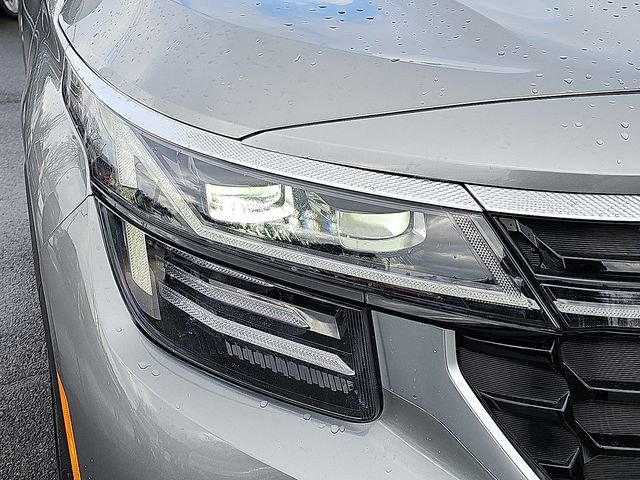 Used 2024 Kia Seltos SX w/ SX Sunroof Package image 9