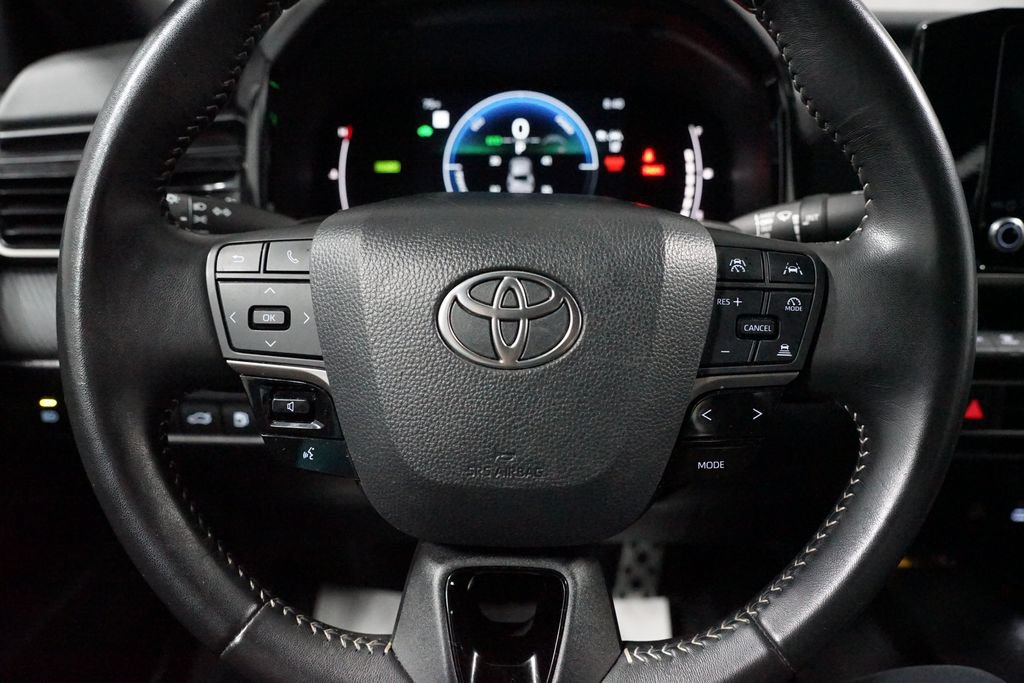 Used 2025 Toyota Camry SE FWD image 12