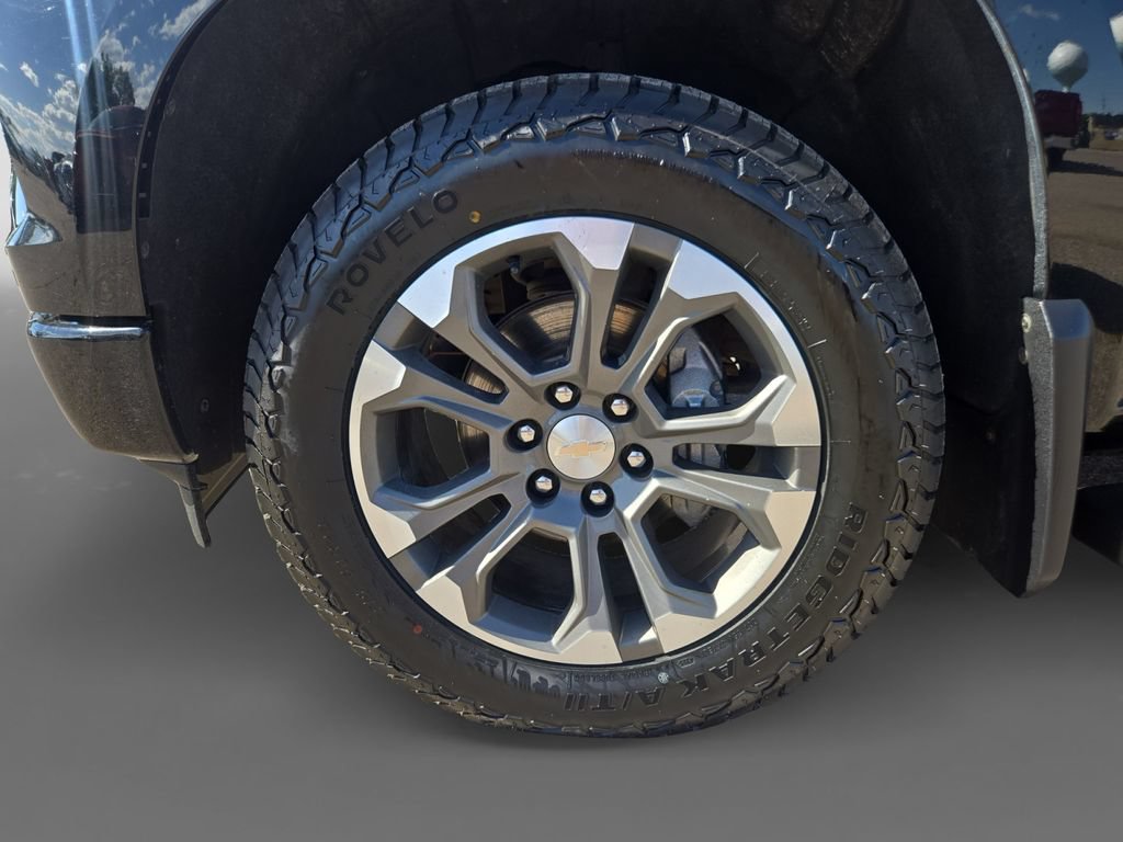 Used 2024 Chevrolet Silverado 1500 High Country w/ Technology Package AWD/4WD image 16