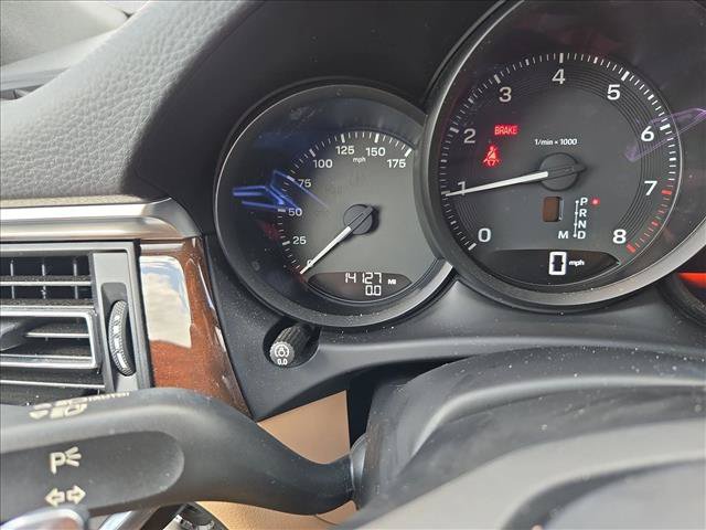 Used 2023 Porsche Macan AWD/4WD image 9