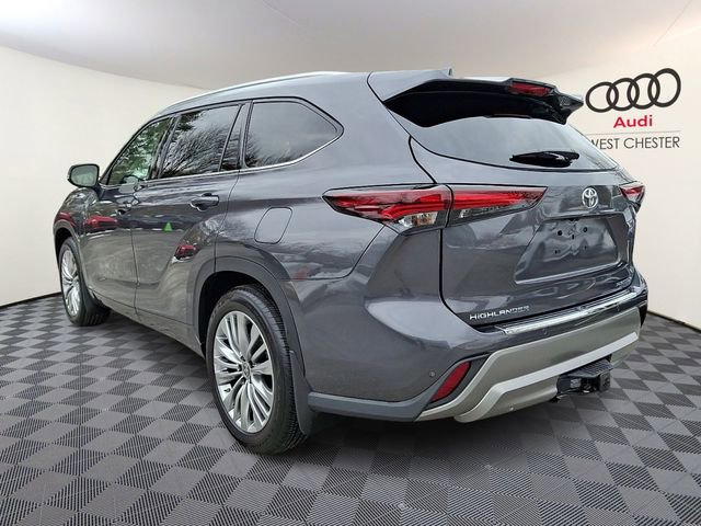 Used 2025 Toyota Highlander Platinum image 4