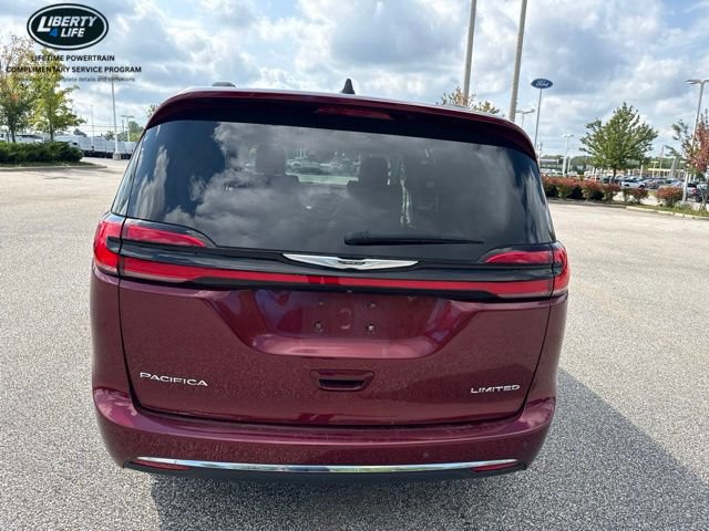 Used 2023 Chrysler Pacifica Limited w/ Uconnect Theater Family Group FWD image 6