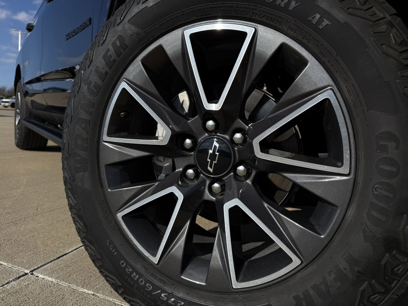 Used 2024 Chevrolet Suburban Z71 w/ Luxury Package image 11