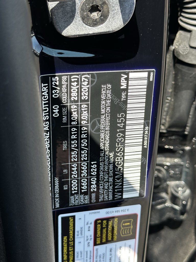 Certified 2025 Mercedes-Benz GLC 350e 4MATIC w/ Driver Assistance Package image 33