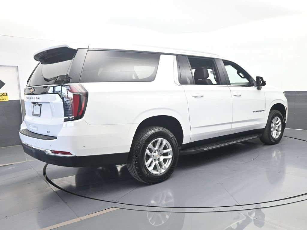Used 2025 Chevrolet Suburban LT RWD image 6