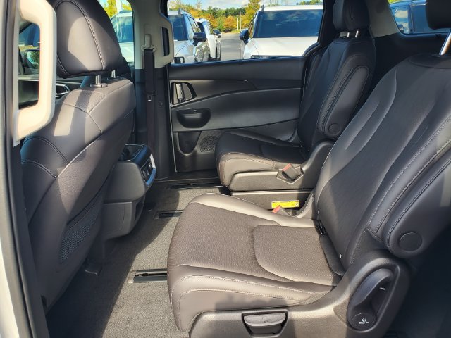 New 2027 Kia Carnival SX FWD image 10