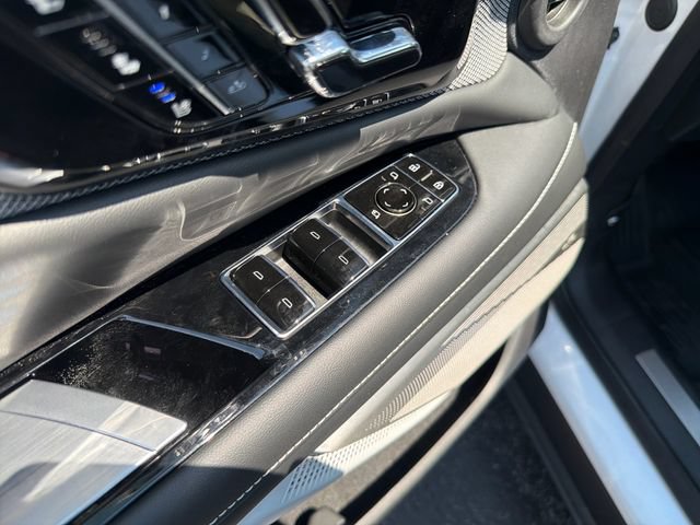 Certified 2025 Cadillac Optiq Luxury 2 w/ LPO, Floor Liner Package AWD/4WD image 13