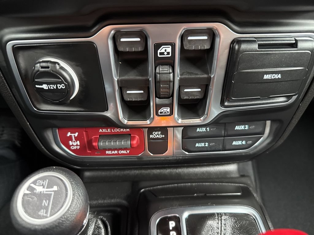 New 2026 Jeep Gladiator Mojave w/ Steel Bumper Group AWD/4WD image 23
