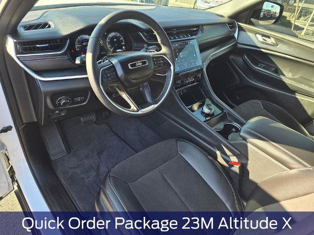 Used 2024 Jeep Grand Cherokee L Altitude AWD/4WD image 2