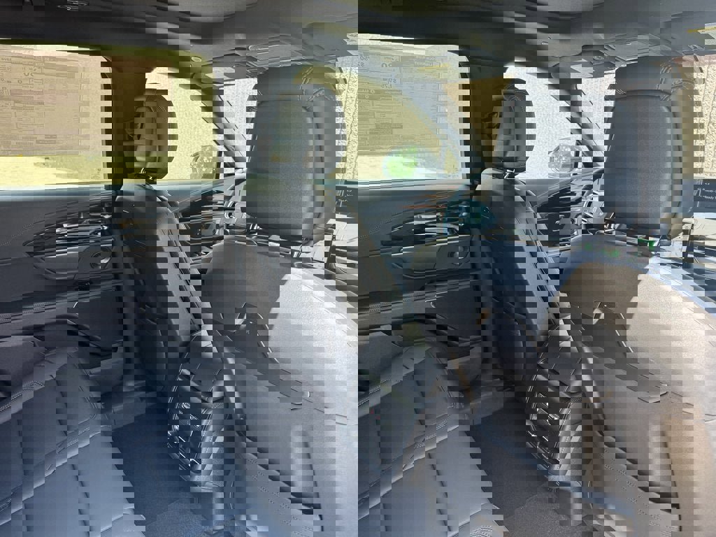 New 2025 Lincoln Nautilus Premier w/ Equipment Group 102A image 22