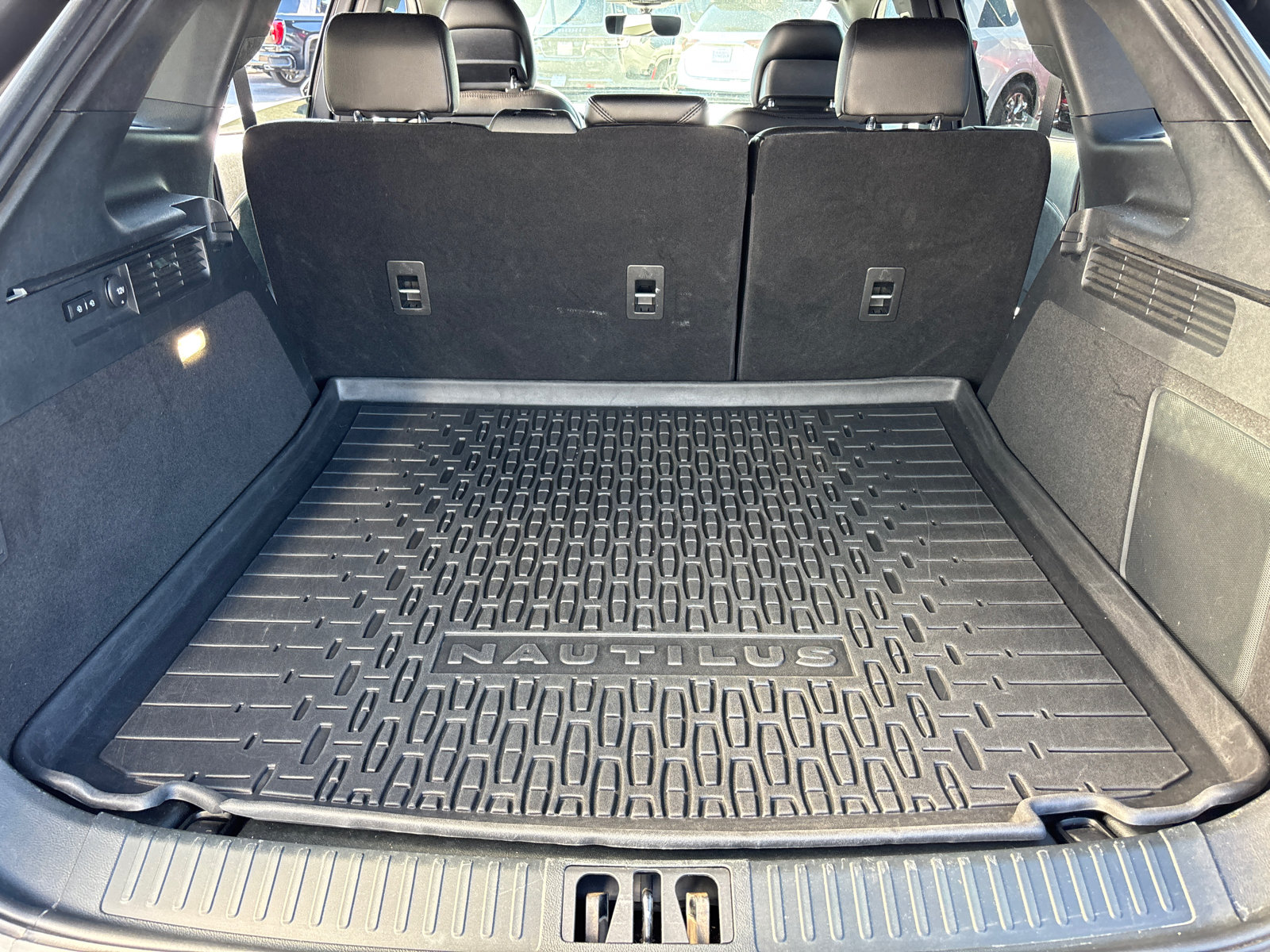 Used 2019 Lincoln Nautilus Premier AWD/4WD image 9