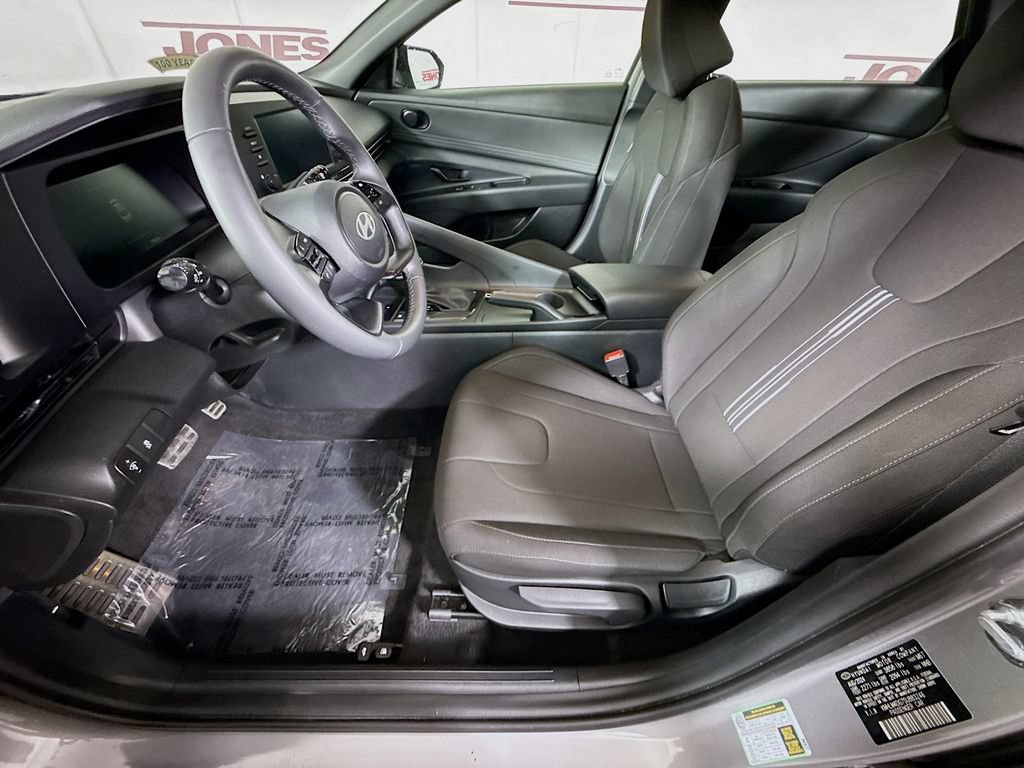Certified 2025 Hyundai Elantra Sport FWD image 24