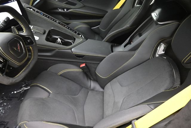 Used 2025 Chevrolet Corvette Stingray Premium Cpe w/ Z51 Performance Package RWD image 19