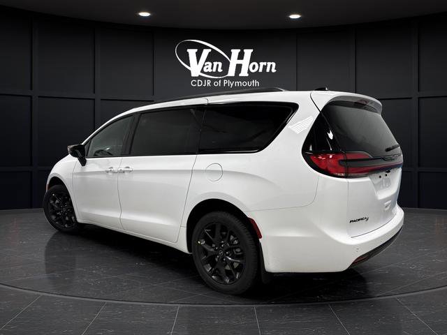 New 2026 Chrysler Pacifica Select w/ S Appearance Package image 3