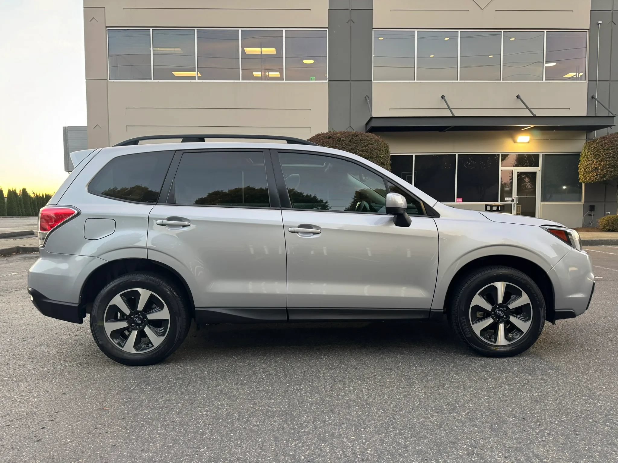 Used 2018 Subaru Forester 2.5i Premium AWD/4WD image 9