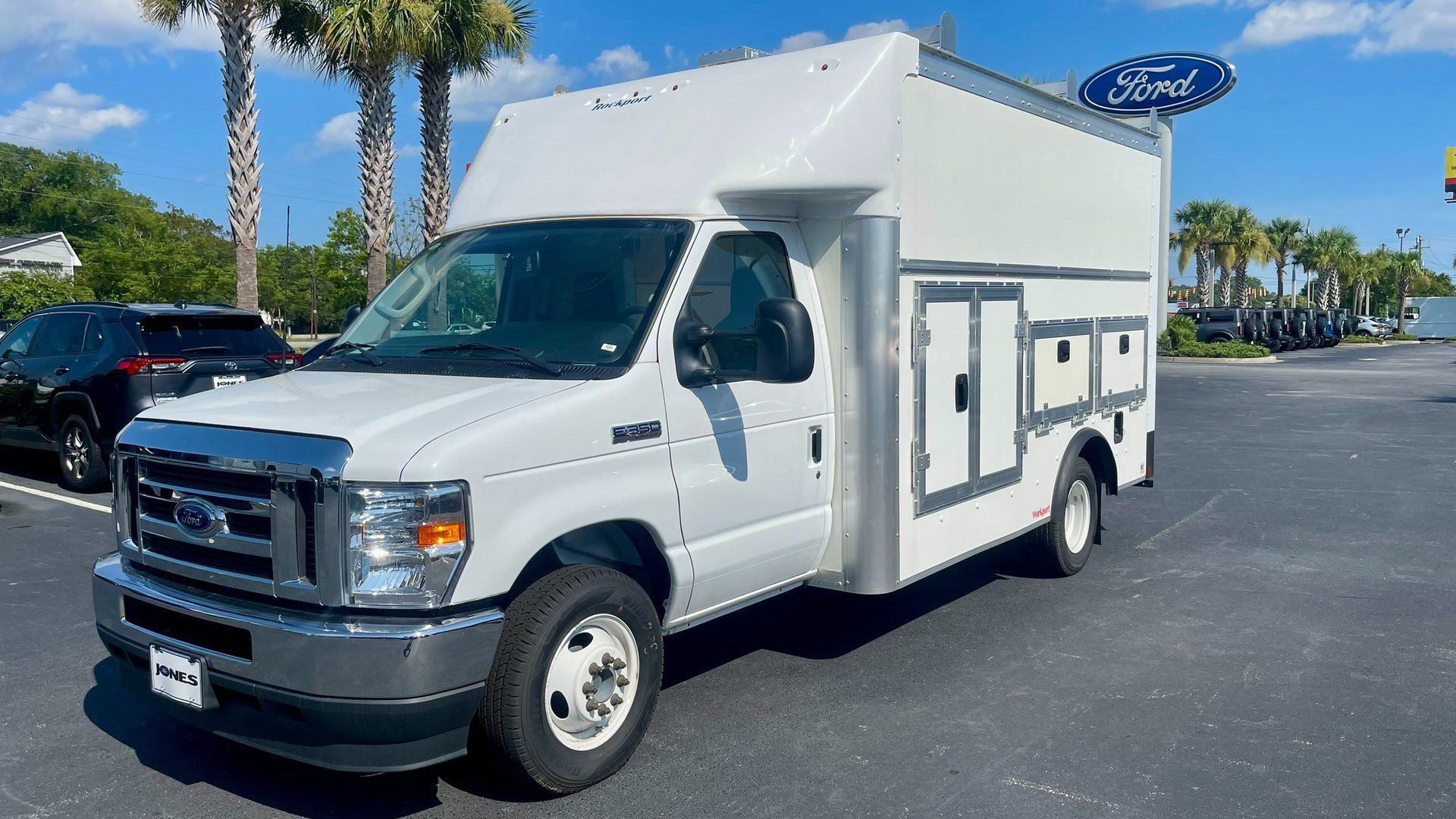 New 2024 Ford E-350 and Econoline 350 Super Duty w/ Power Windows & Locks Group RWD image 19