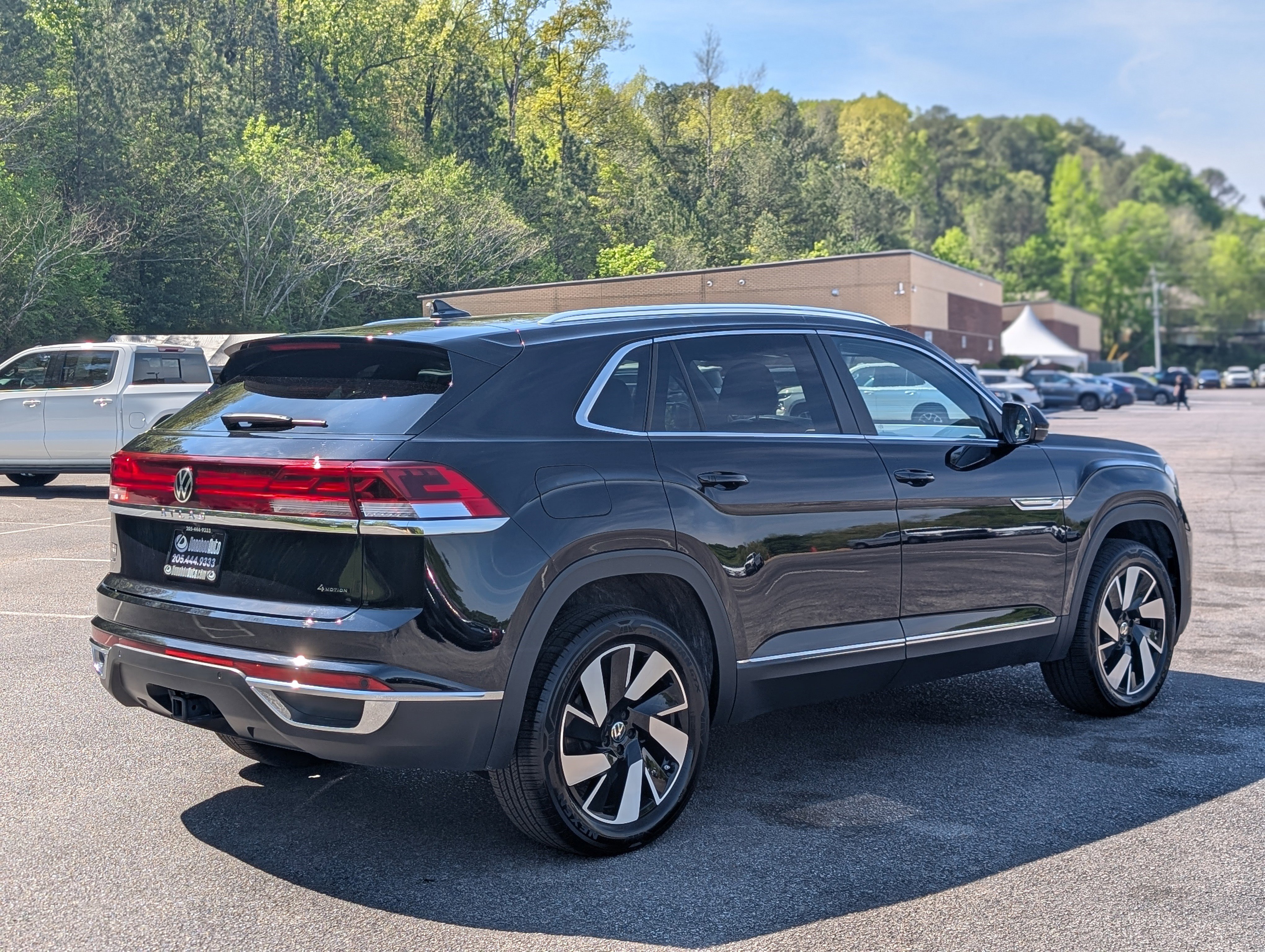 Used 2025 Volkswagen Atlas Cross Sport SEL image 9