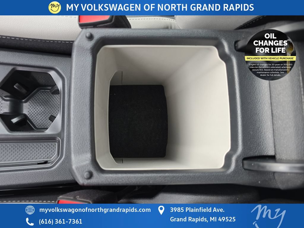 Used 2025 Volkswagen Taos SE w/ Panoramic Sunroof Package AWD/4WD image 31