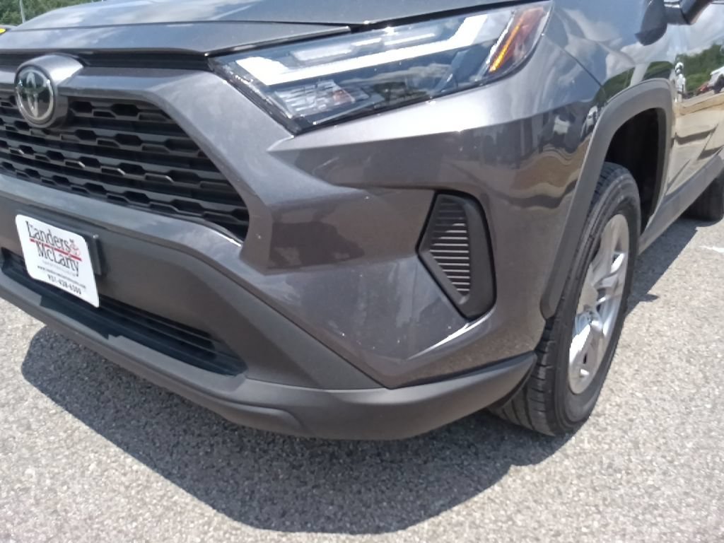 Used 2025 Toyota RAV4 LE AWD/4WD image 9