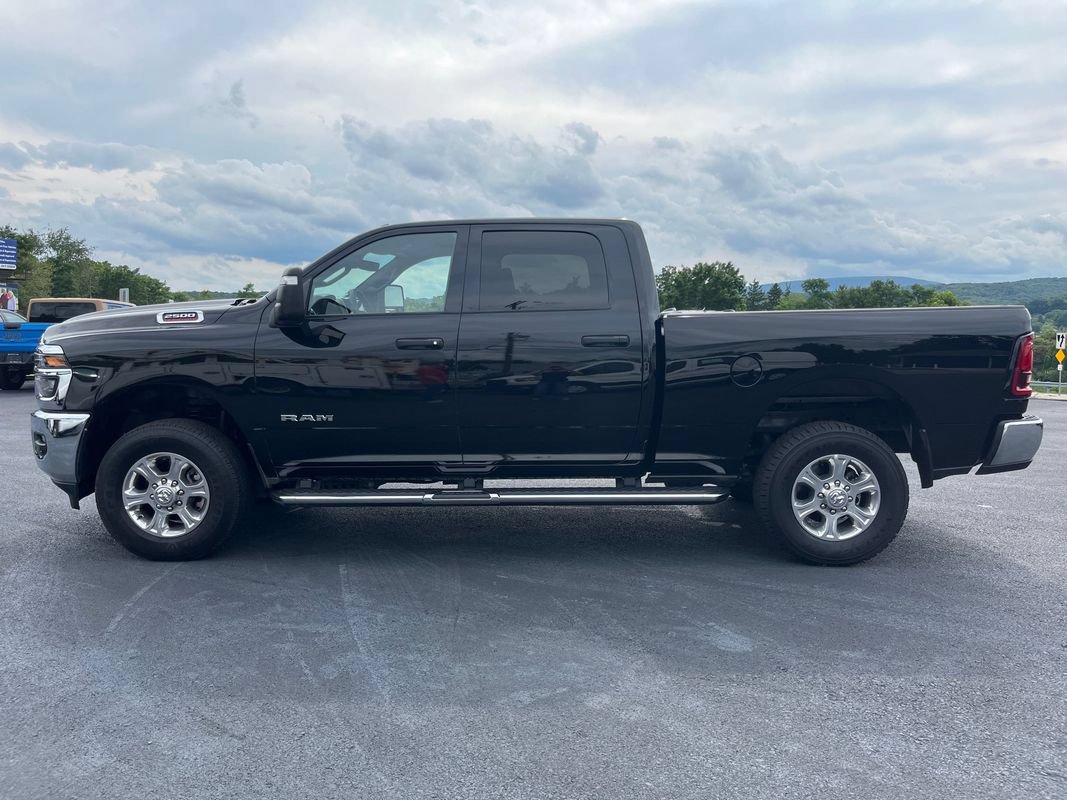 Used 2025 RAM 2500 Big Horn AWD/4WD image 4