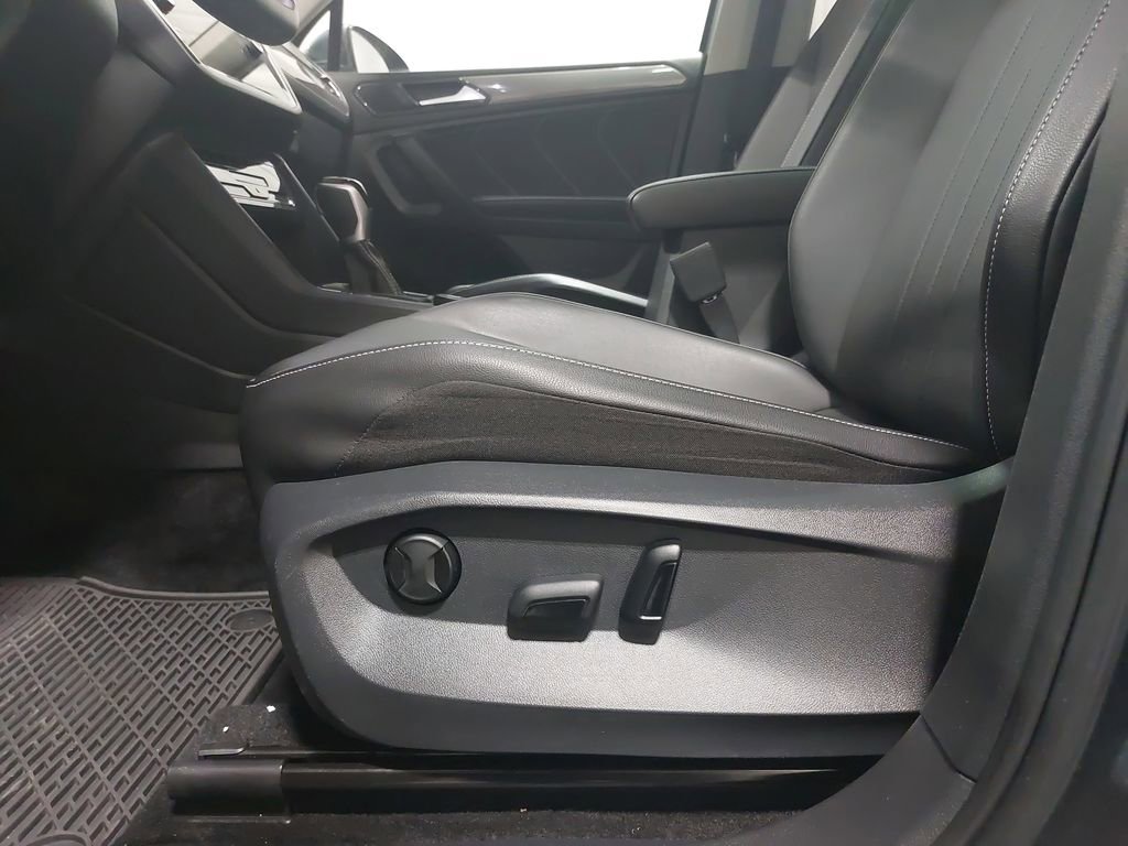 Used 2023 Volkswagen Tiguan SE image 43