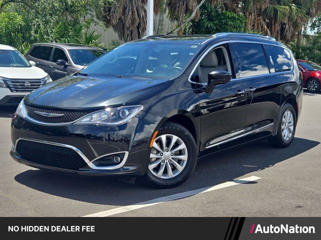 Used 2018 Chrysler Pacifica Touring-L FWD image 1